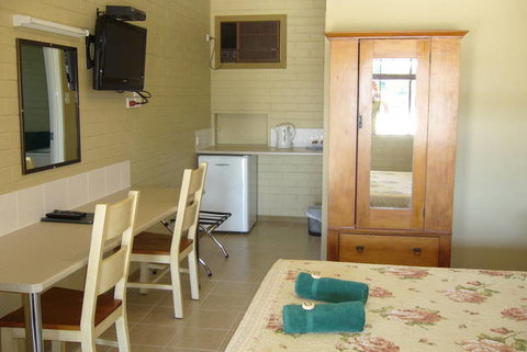 Barcaldine Country Motor Inn - New South Wales Tourism  1