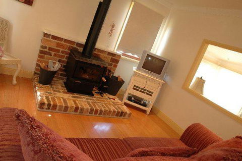 Wombat Lodge - New South Wales Tourism  2