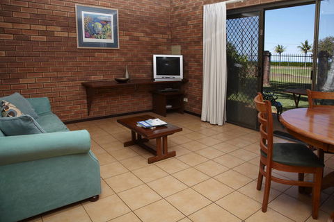 Bayside Holiday Apartments - New South Wales Tourism  3