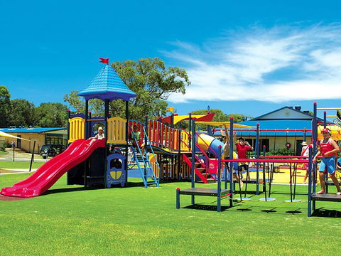 Beachfront Holiday Resort - New South Wales Tourism  8