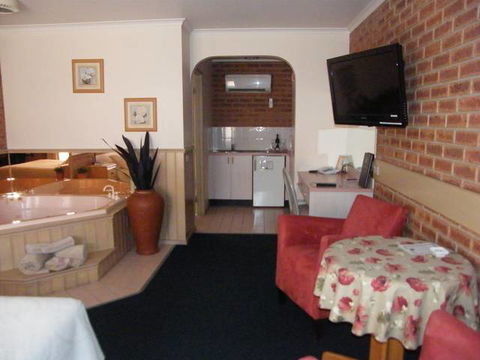 BEST WESTERN Colonial Motor Inn Bairnsdale - New South Wales Tourism  3