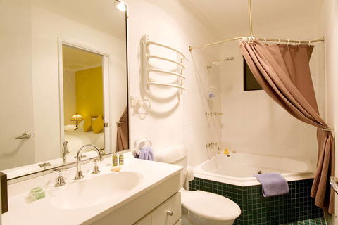 Bindo Creek Cabins - New South Wales Tourism  3