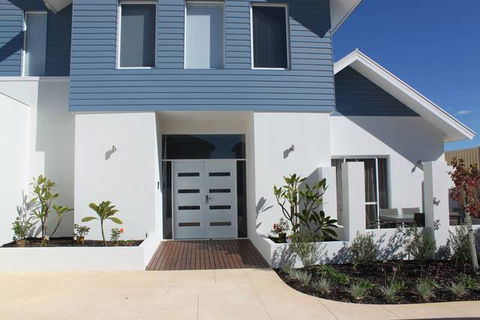 Burns Beach Bed And Breakfast - New South Wales Tourism  1