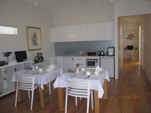 Burns Beach Bed And Breakfast - New South Wales Tourism  2