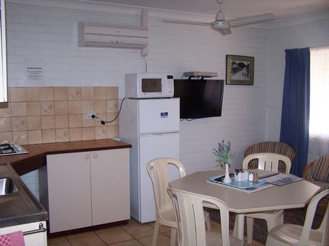 Busselton Jetty Chalets - New South Wales Tourism  3