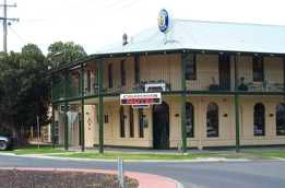Caledonian Hotel Motel Echuca - New South Wales Tourism  5