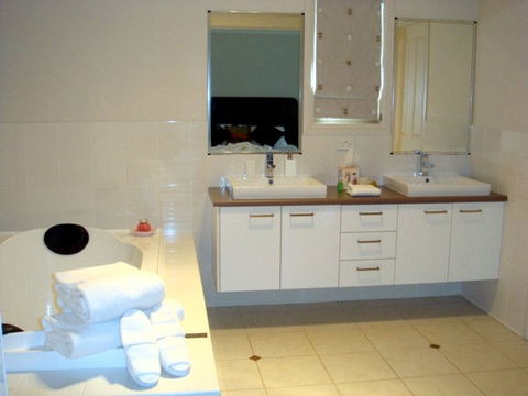 Camelot Boutique Accommodation - New South Wales Tourism  3