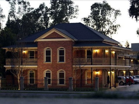 Carlyle Suites & Apartments - New South Wales Tourism  1