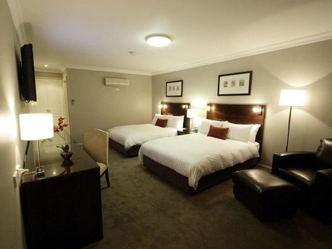 Carlyle Suites & Apartments - New South Wales Tourism  0