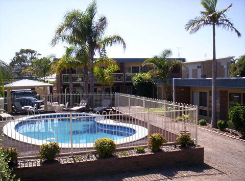 Chapman Court Holiday Units - New South Wales Tourism  0