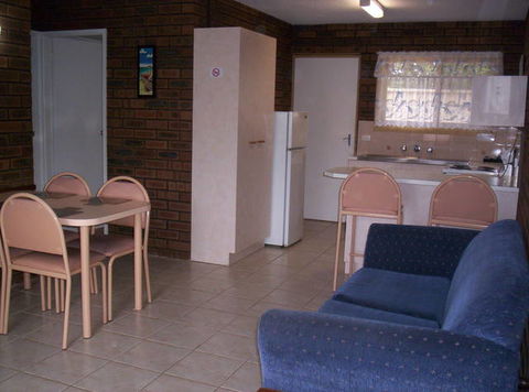 Chapman Court Holiday Units - New South Wales Tourism  1