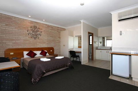 Clifford Gardens Motor Inn - New South Wales Tourism  0