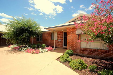Colonial Court Villas Serviced Apartments - New South Wales Tourism  0