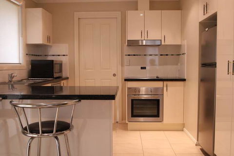 Colonial Court Villas Serviced Apartments - New South Wales Tourism  1
