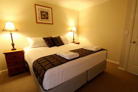 Colonial Court Villas Serviced Apartments - New South Wales Tourism  2