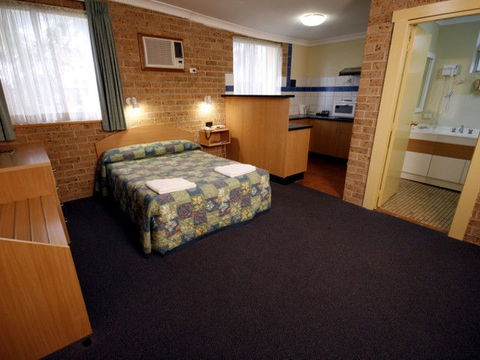 Colonial Motel - New South Wales Tourism  1