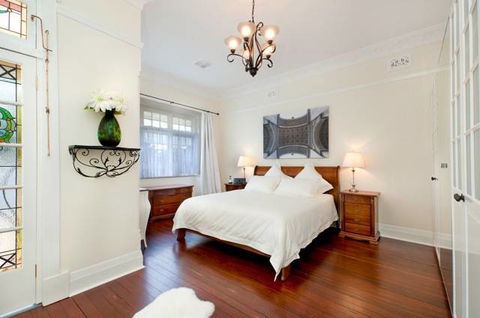Petite Chalet - New South Wales Tourism  0