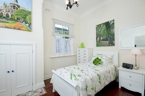 Petite Chalet - New South Wales Tourism  2