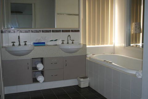 Cosy Corner Beach Cottages - New South Wales Tourism  4