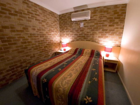 Country Gardens Motor Inn - New South Wales Tourism  1