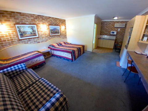 Country Gardens Motor Inn - New South Wales Tourism  2