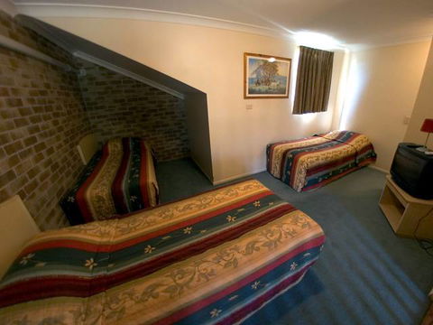 Country Gardens Motor Inn - New South Wales Tourism  4