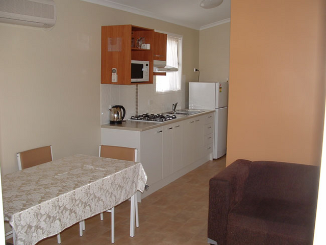 Country Road Caravan Park - New South Wales Tourism  2