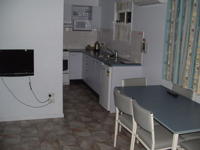 Country Road Caravan Park - New South Wales Tourism  3