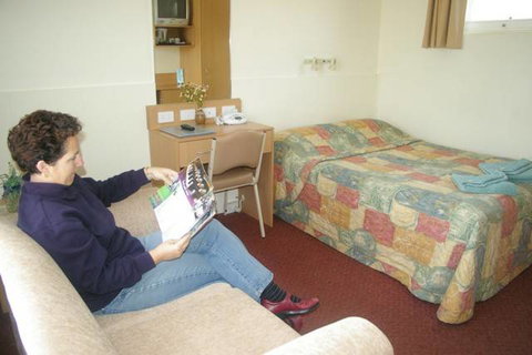 Cowra Motor Inn - New South Wales Tourism  1