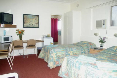 Cowra Motor Inn - New South Wales Tourism  4