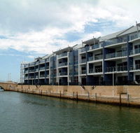 Dolphin Quay Apartment Hotel - New South Wales Tourism 
