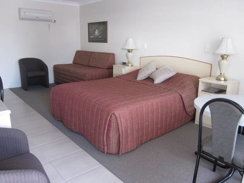 Crows Nest Motel - New South Wales Tourism  0