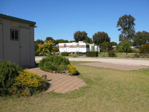 Cummins Community Caravan Park - New South Wales Tourism  0