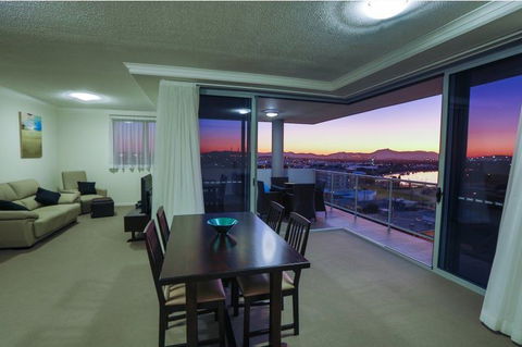 Curtis Central Apartments - New South Wales Tourism  0