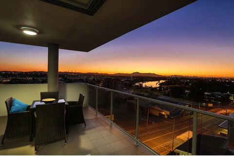 Curtis Central Apartments - New South Wales Tourism  1