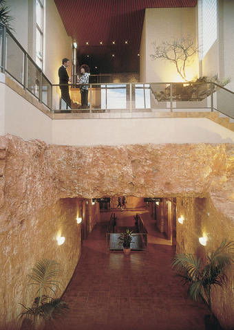 Desert Cave Hotel - New South Wales Tourism  2