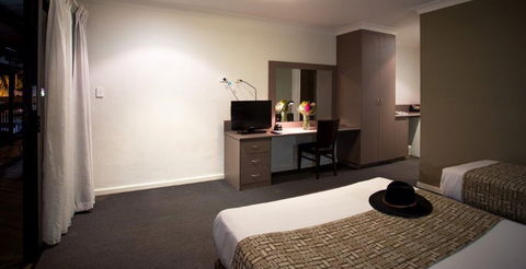 Diplomat Motel - New South Wales Tourism  2