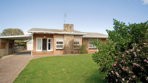 Hussey - New South Wales Tourism  0