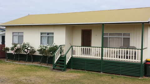 Higgins Holiday Home - New South Wales Tourism  0