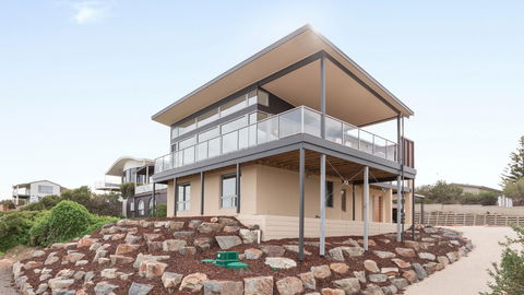Neighbour Avenue - New South Wales Tourism  0