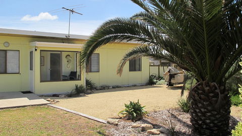 Seahorse Beach Shack - New South Wales Tourism  0