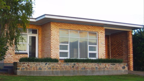 Port Lincoln Holiday Houses- Oxford House - New South Wales Tourism  0