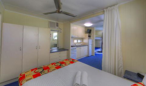 Alex Beach Cabins & Tourist Park - New South Wales Tourism  1