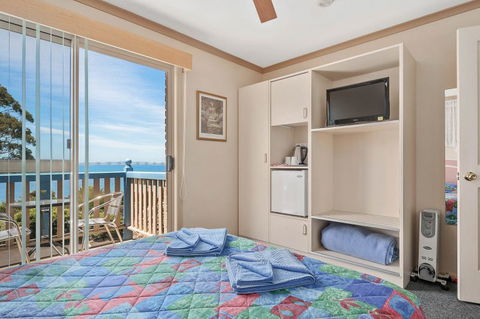 AMOS HOUSE & SWANSEA VILLAS - New South Wales Tourism  5