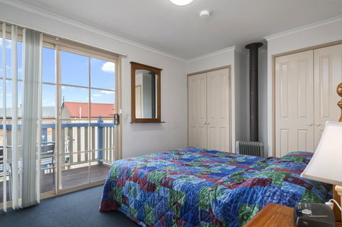 AMOS HOUSE & SWANSEA VILLAS - New South Wales Tourism  1