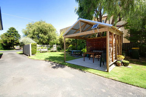 Eastern Beach Holiday Units - New South Wales Tourism  1