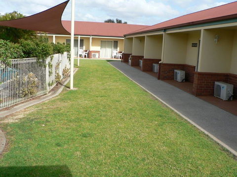 Emerald Explorers Inn - New South Wales Tourism  3