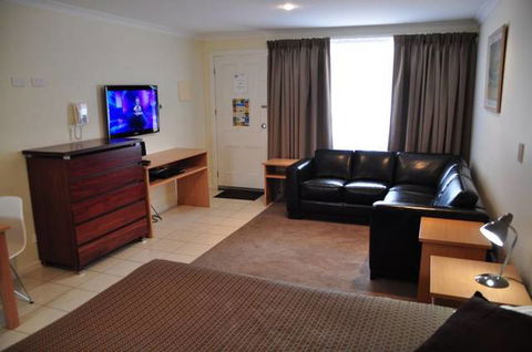 Emu Point Motel & Apartments - New South Wales Tourism  3