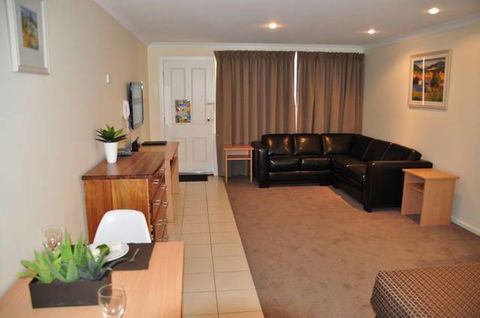 Emu Point Motel & Apartments - New South Wales Tourism  4