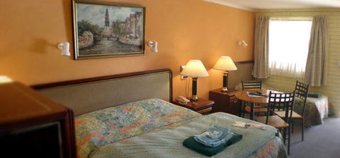 Estelle Kramer Motor Inn - New South Wales Tourism  1